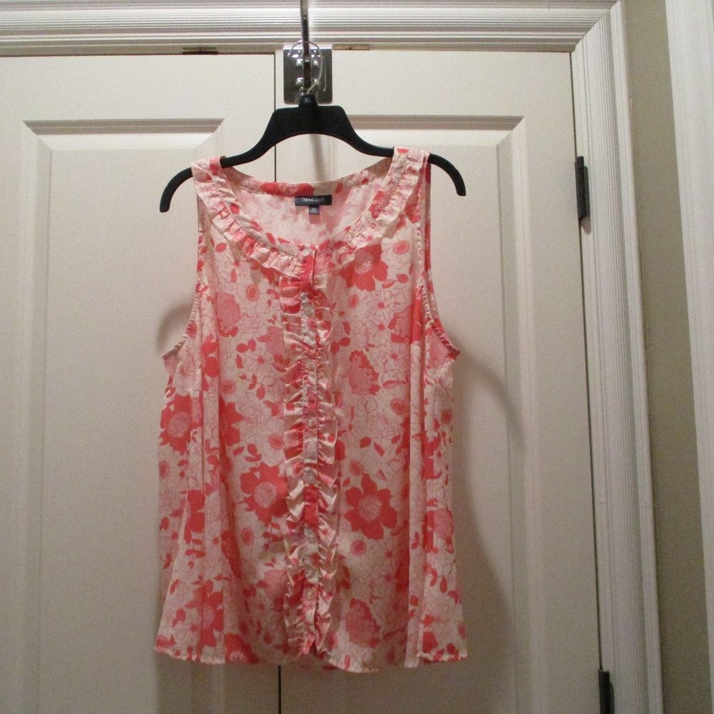 Modcloth sleeveless floral blouse